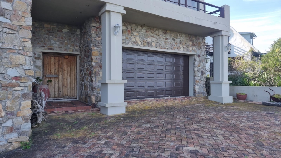 6 Bedroom Property for Sale in Merryhill Eastern Cape